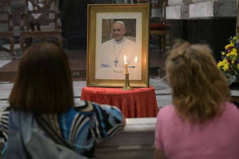 Francisco no considera la posibilidad de renunciar