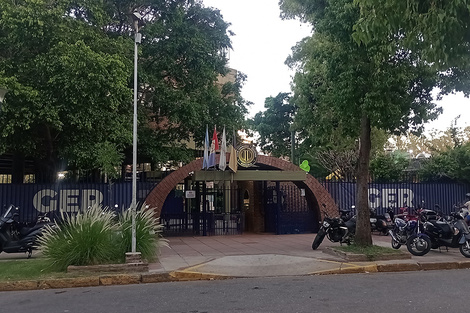 Una de las versiones que se barajan es la construcción de la pileta en el club Provincial.  (Fuente: Archivo Rosario12)