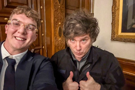 La selfie de Javier Milei junto junto a Hayden Mark Davis en la Casa Rosada.