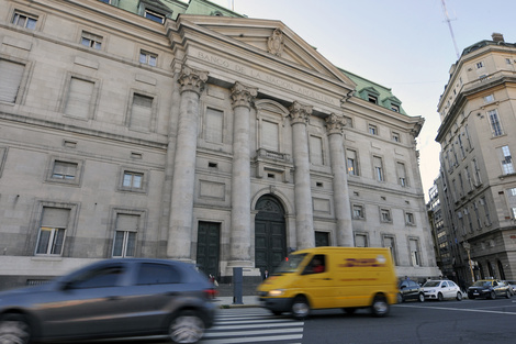 El sindicato de La Bancaria se declaró en alerta por los puestos de trabajo, y además intentarán derogar el decreto en el Congreso que transforma el Banco Nación en una Sociedad Anónima.