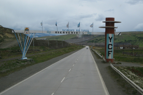 Desde la provincia de Santa Cruz, 2200 trabajadores de YCRT producen energía a través de una central termoeléctrica abastecida con carbón. 