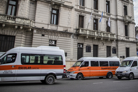 Se estima que el precio promedio del traslado en un transporte escolar es de 98.000 pesos al mes.