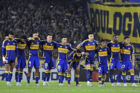 Los jugadores de Boca al finalizar la tanda de penales