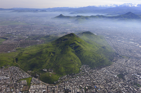 Cerro de Renca, antes La Chimba, tierra de indios, negros y mestizos en Chile. Imagen: Guy Wenborne.