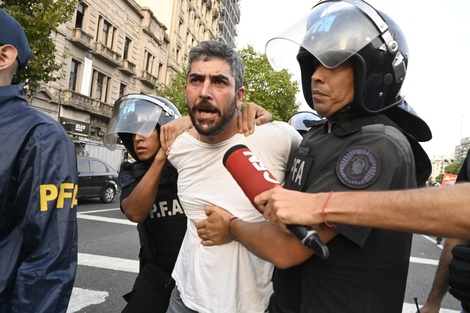 Los hermanos Berrozpe fueron detenidos durante la marcha de los jubilados (Foto: redes sociales de Radio Gráfica)