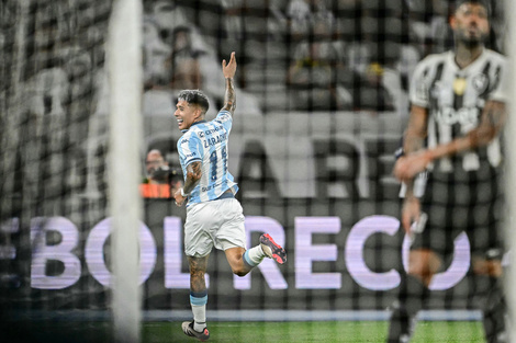 Zaracho convirtió el primer gol de Racing.