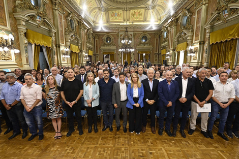 La foto de la unidad tras la conferencia de prensa en La Plata. 