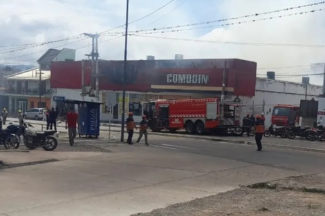 Varias dotaciones de Bomberos trabajaron en el lugar. Foto: Todo Jujuy