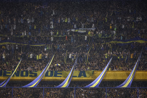 La hinchada de Boca arrancó con reproches, terminó con festejo