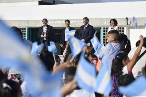 Kicillof, Sileoni y Achaval encabezaron la inauguración del nuevo polo educativo en Presidente Derqui. 