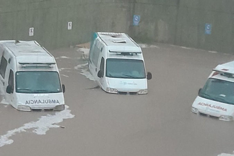 Un impresionante temporal dejó a Bahía Blanca bajo el agua | Inundaciones, evacuados y múltiples complicaciones por las fuertes lluvias | Página|12