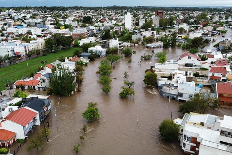 Avenidas como ríos en Bahía Blanca.