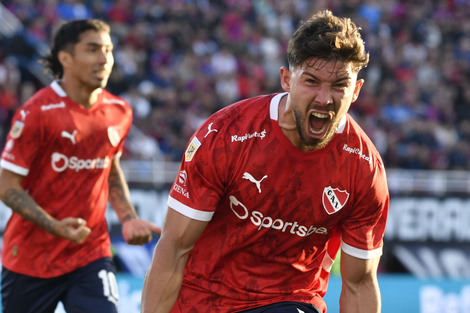 Loyola festeja el gol de la victoria de Independiente