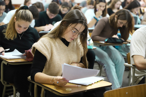 Las mujeres presentan mayores niveles educativos.