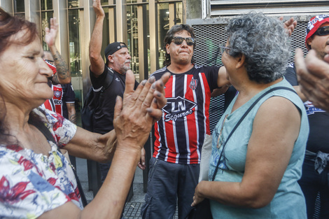 Los hinchas de Chacarita iniciaron la movida desde San Martín. 