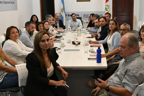 La mesa paritaria que se reunió ayer en el ministerio de Salud en Santa Fe.