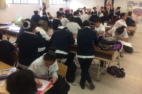 La investigación comenzó a principios de febrero, cuando la madre de la menor se percató de la relación sospechosa entre su hija y el preceptor.