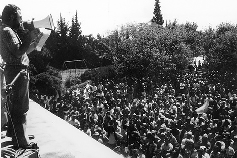 Acto de la UOM de Villa Constitución en 1975. (Foto de la Colección Norberto Puzzolo, del Archivo Nacional de la Memoria).