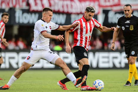 Estudiantes no pudo regresar a la cima del torneo