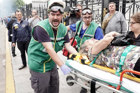 Al caer por el ataque policial, Beatriz Blanco se golpeó la cabeza contra el piso.