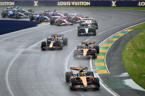 Los McLaren dominaron, por delante de Verstappen