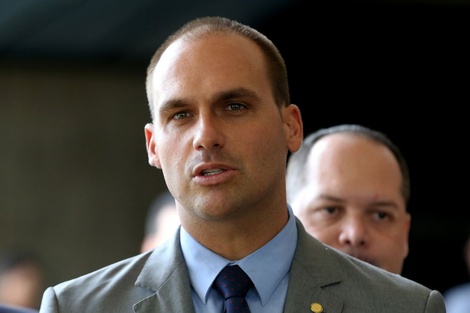 Eduardo Bolsonaro deja su cargo de diputado y se queda en Estados Unidos