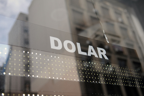 Subas del dólar de 30 a 40 pesos