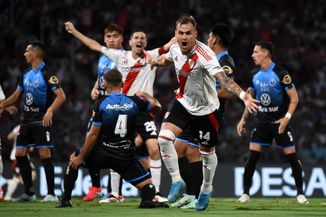 González Pirez, en su primer partido del año, logró festejar. Después casi se hace uno en contra.