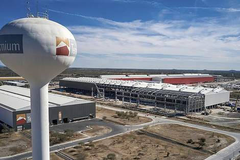La planta Ternium de San Nicolás sigue funcionando a media máquina. 