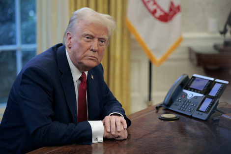 Las autoridades revisaron su celular y encontraron mensajes privados donde criticaba las políticas científicas de Trump