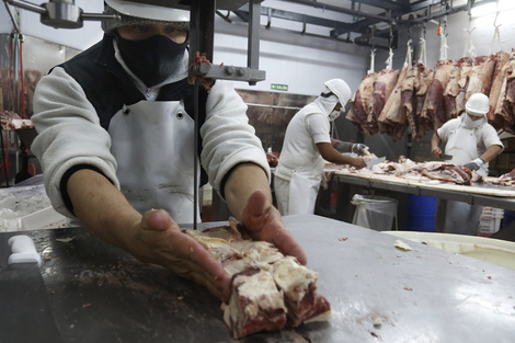 Como la carne está tan cara, hay más ventas de pollo y cerdo.