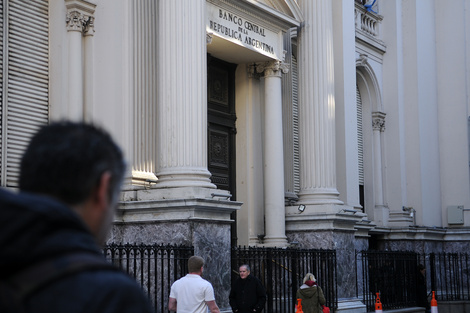 El Banco Central no logra parar la sangría