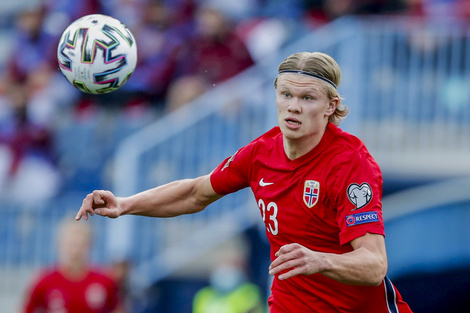 Haaland contribuyo con un gol para Noruega