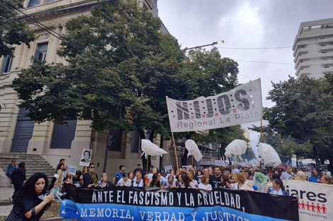 En la marcha pidieron un freno a los atropellos institucionales de la gestión del gobierno nacional.