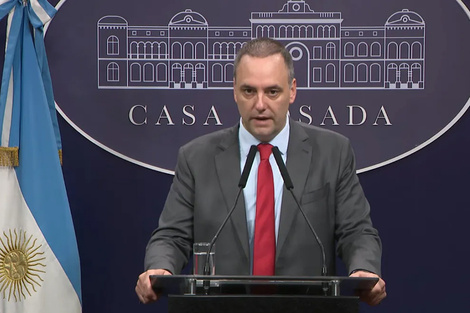 Adorni le puso la cara al negacionismo oficial.