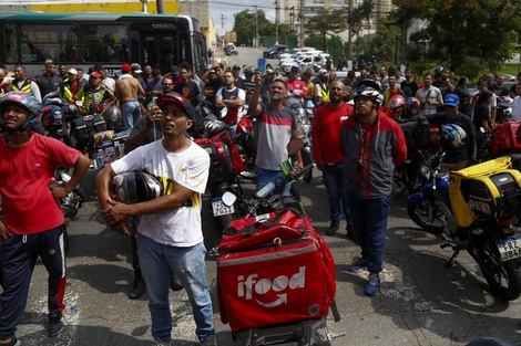 Masiva huelga de repartidores de apps en Brasil