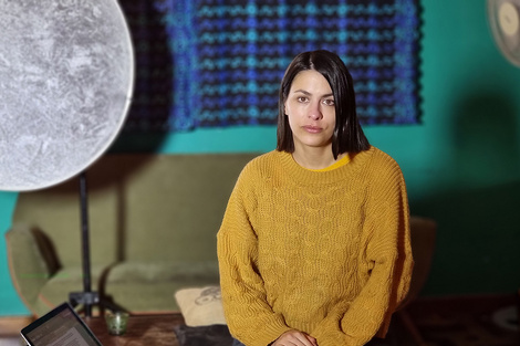 Macarena García Lenzi escribió y dirigió la obra que apela al humor negro. 