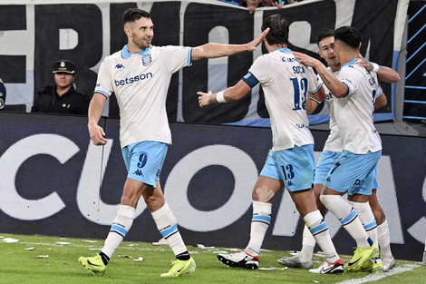 Racing deliró con los tripletes de Maravilla y Martirena