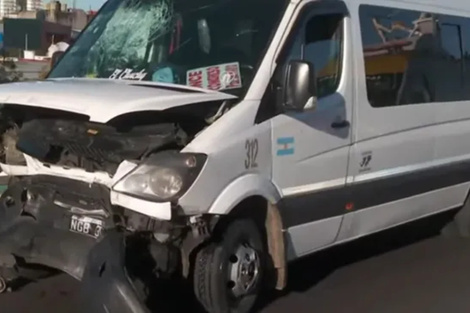 Así quedó la combi tras el accidente. 