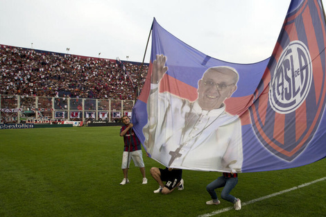 El Papa Francisco, siempre identificado con San Lorenzo (Fuente: AFP)