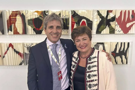 El ministro de Economía, Luis Caputo, y la directora gerente del FMI, Kristalina Georgieva. (Fuente: NA)