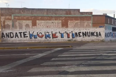 Escándalo en San Lorenzo: aparecieron pintadas pidiendo la renuncia de Moretti