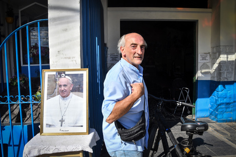 El padre Toto de Vedia homenajea a Francisco. (Fuente: Enrique García Medina)