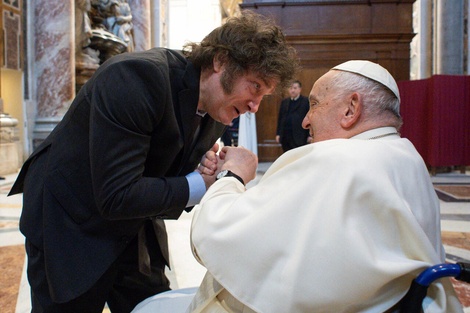 Milei con el Papa, al que dice haberse disculpado. 