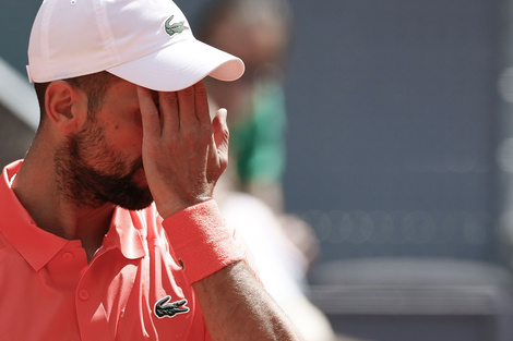Djokovic sufrió una derrota sin atenuantes ante Matteo Arnaldi (Fuente: EFE)