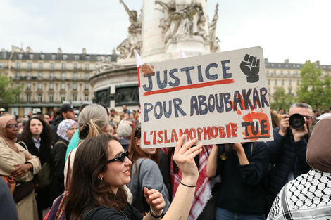 Los franceses se manifiestan contra la islamofobia.