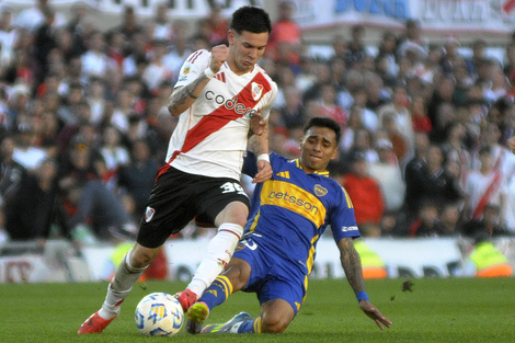 Mastantuono contra Milton Delgado, duelo de juveniles.