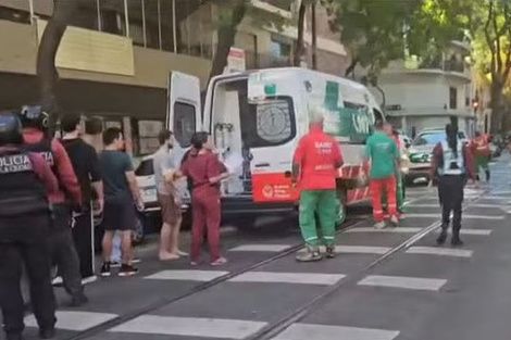 El episodio fue provocado por el incendio de un colchón en un departamento del piso 12.