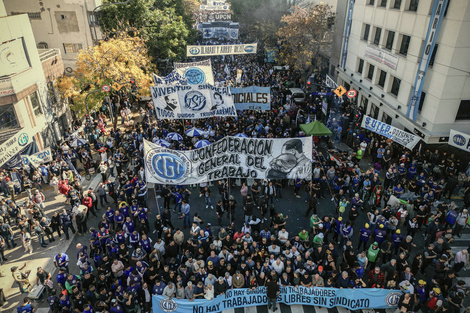 Tensión, reclamos y protocolo antiprotestas en la Marcha del Día del Trabajador 