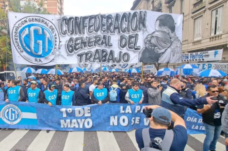 La jornada transcurre con fuerte presencia policial sobre la 9 de Julio y la aplicación del protocolo antipiquetes.